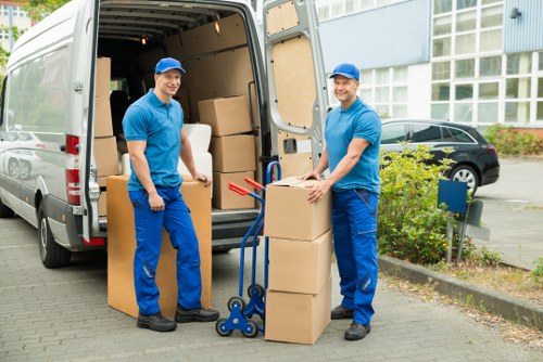 Packing and secure loading for a van move